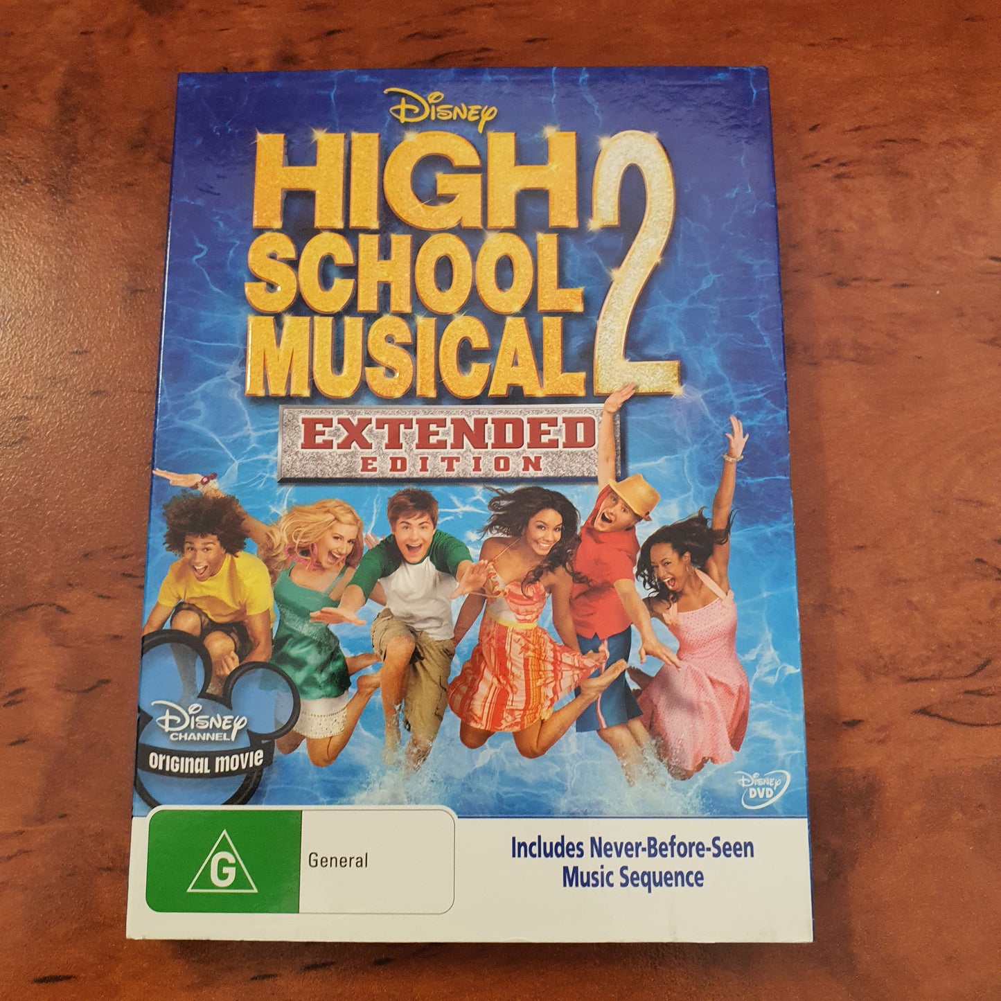 HIGH SCHOOL MUSICAL 2